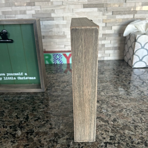 Christmas decor- 2 faux wooden frames “clip photo frame) - Picture 2 of 5